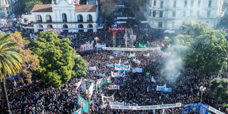 En Plaza de Mayo, una multitud escuchó a Cristina: “Vamos a volver”