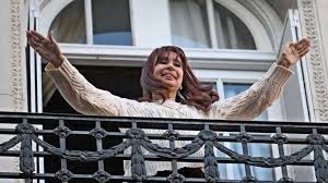 Por Argentina y por Cristina, movilizan a Plaza de Mayo