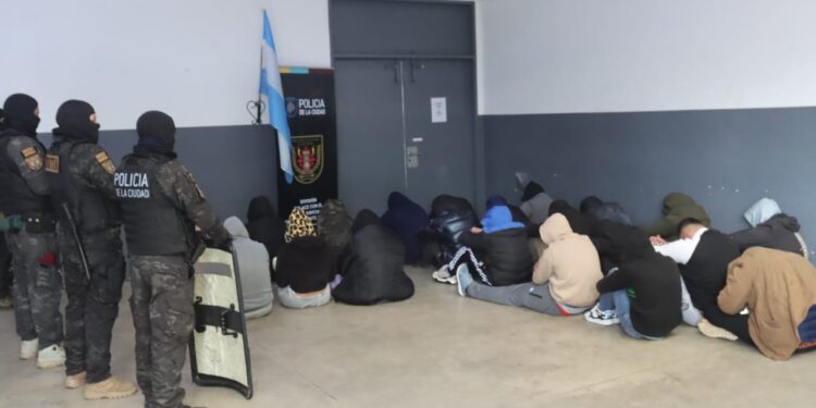 Cayó una banda de 33 asaltantes que operaba en Lanús y en Lomas de Zamora