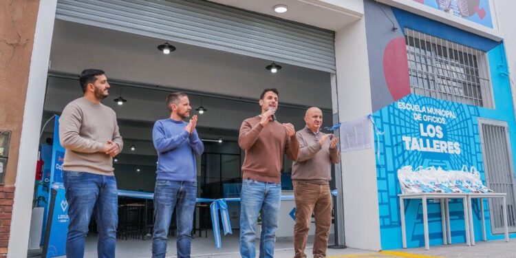 ulián Álvarez y Leandro Decuzzi inauguraron la Escuela Municipal de Oficios Los Talleres