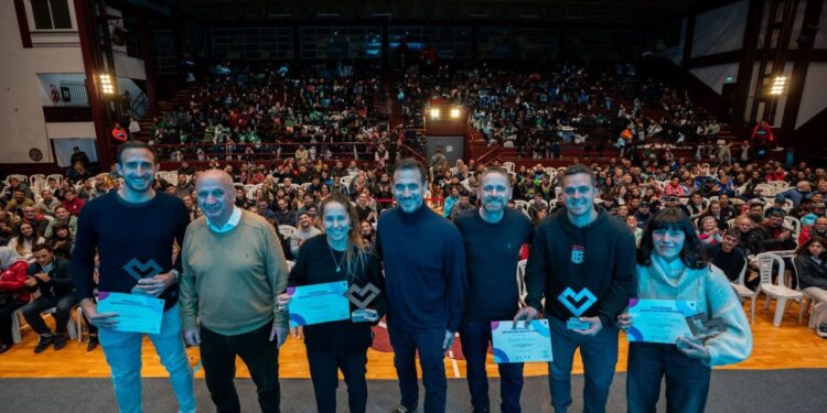 Julián Álvarez y Leandro Decuzzi lanzaron el Programa Infancias Respetadas