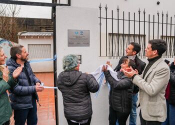 Julián Álvarez y Leandro Decuzzi inauguraron el Centro Comunitario Mamá Antula