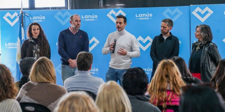 Julián Álvarez y Leandro Decuzzi presentaron el Programa Salud Escolar