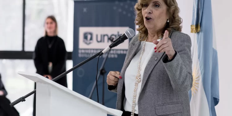 La UNaB distinguió a la jueza Marta Pascual con el Doctorado Honoris Causa