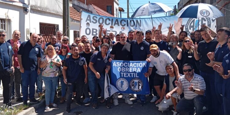 Textil de Lanús Oeste dejará 50 trabajadores en la calle