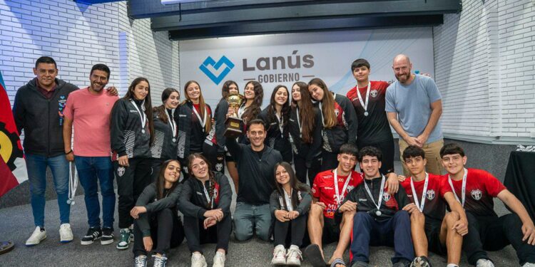 JULIÁN ÁLVAREZ RECONOCIÓ A LAS Y LOS LANUSENSES QUE PARTICIPARON EN LA FINAL DE LOS JUEGOS BONAERENSES 2025