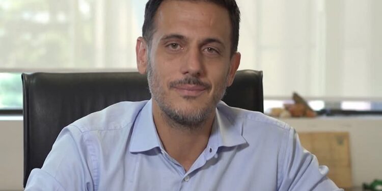 Julián Álvarez redujo la planta política un 20 por ciento, se esperan nuevas bajas