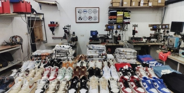 Lanús: Desbaratan una banda dedicada al contrabando de zapatillas