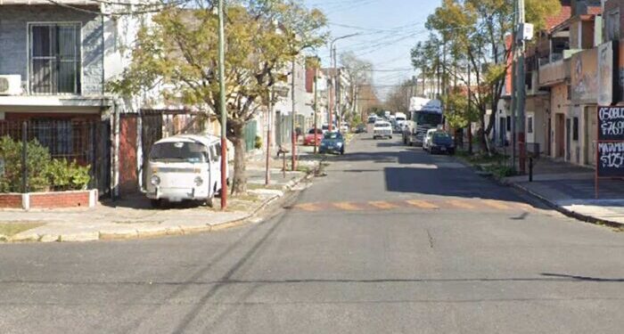 Frustraron el robo a una casa en Lanús: el asaltante estaba en el patio