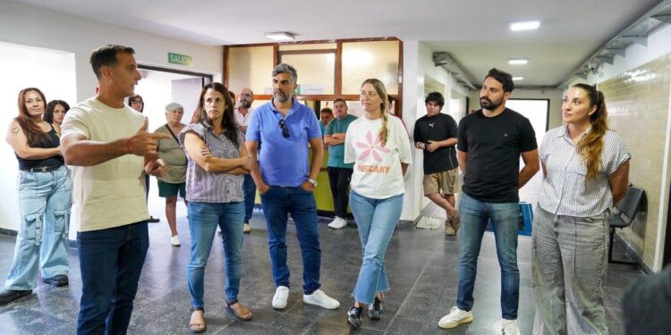 JULIÁN ÁLVAREZ RECORRIÓ EL INICIO DE LAS OBRAS DEL NUEVO CENTRO COMUNITARIO DE SALUD MENTAL EN EL CAPS RAMÓN CARRILLO 