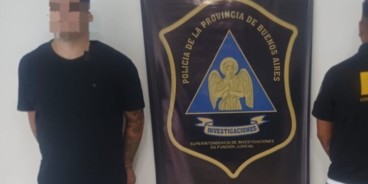 Asaltó a una mujer en Avellaneda y lo detuvieron escondido en una casa de Lanús