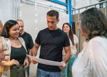 Julián Álvarez destacó el avance de obras de refacción en escuelas de Lanús