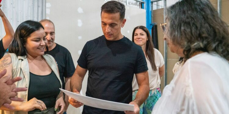 Julián Álvarez destacó el avance de obras de refacción en escuelas de Lanús
