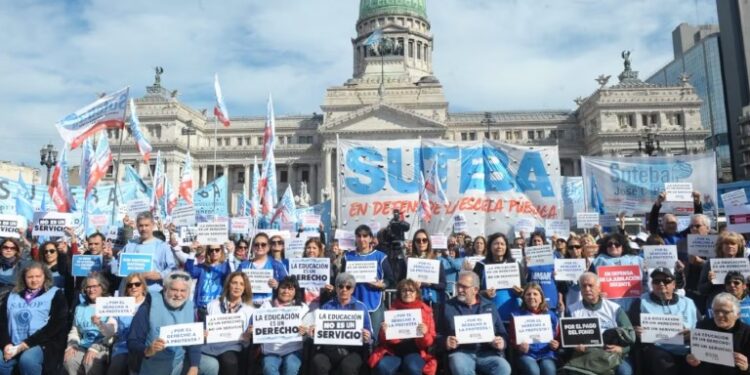 Docentes bonaerenses no iniciarán las clases paro el 2 de marzo
