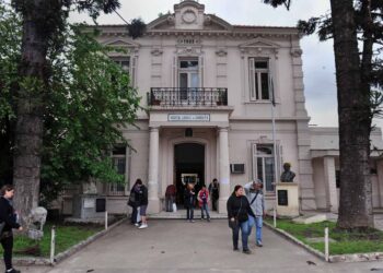 Despidos en el Hospital Gandulfo: protesta por la reincorporación de trabajadores de limpieza