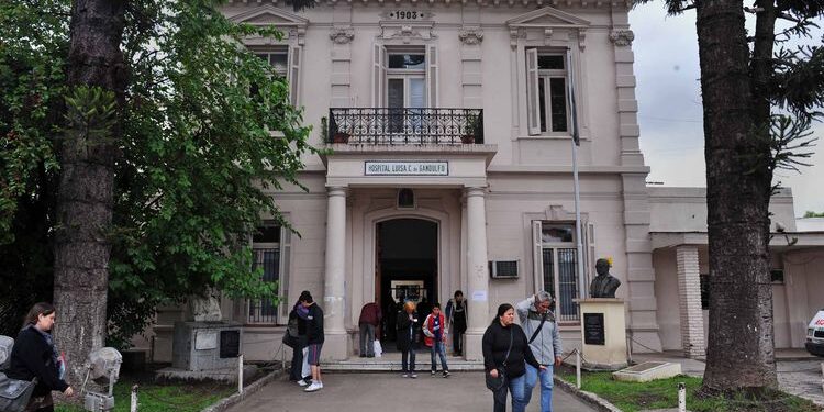 Despidos en el Hospital Gandulfo: protesta por la reincorporación de trabajadores de limpieza