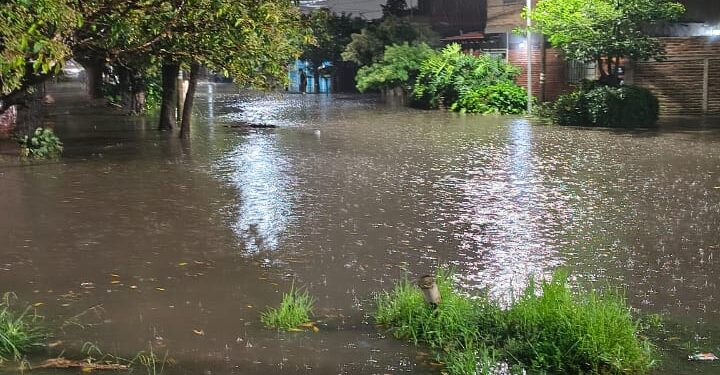 Lo que causo la tormenta, viernes santo mas de 5.000 hogares quedaron bajo agua en Monte Chingolo y parte de Lanús