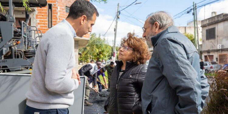 JULIÁN ÁLVAREZ SUPERVISÓ EL AVANCE DE LAS OBRAS DE REPAVIMENTACIÓN EN REMEDIOS DE ESCALADA