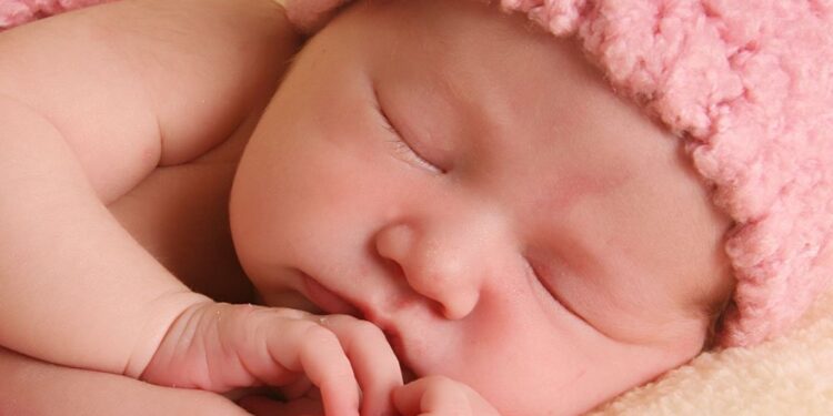 Tener un hijo en Argentina es imposible: la canasta sube hasta tres veces más que la inflación