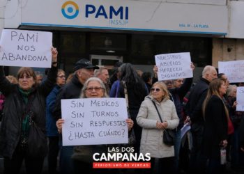 Alerta por la crisis del PAMI: familias movilizadas para que sus abuelos puedan atenderse