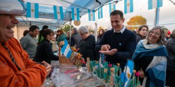 JULIÁN ÁLVAREZ Y LA COMUNIDAD LANUSENSE CELEBRARON EL 25 DE MAYO EN LA PEÑA DE LA PATRIA