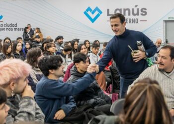 JULIÁN ÁLVAREZ ABRIÓ EL ENCUENTRO LOCAL DEL PROGRAMA “FUTURO MEMORIA” JUNTO A 230 JÓVENES DE ESCUELAS SECUNDARIAS DEL DISTRITO