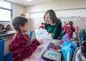 LANÚS GOBIERNO OTORGÓ NUEVAS TABLETS A LAS Y LOS ESTUDIANTES DE PRIMER GRADO DE LA EPMB N°1 “MANUEL LÁINEZ”