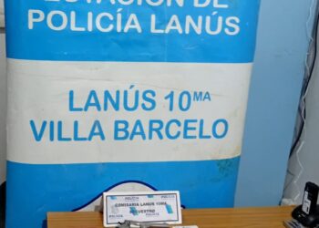 Violento robo de un automóvil en Lanús: dos delincuentes armados fueron detenidos tras una persecución
