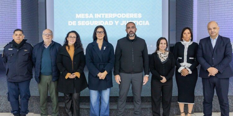 LANÚS GOBIERNO PRESENTA LA MESA INTERPODERES DE SEGURIDAD Y JUSTICIA