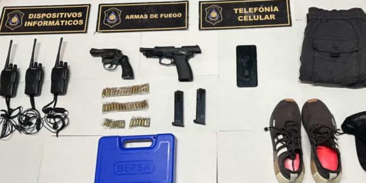 Violento asalto comando en Lanús: cayó el presunto jefe de la banda y secuestraron armas en un allanamiento