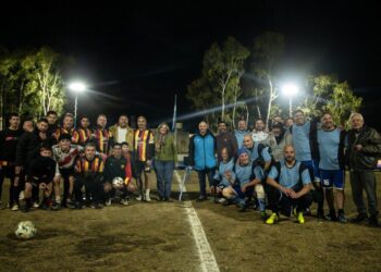 LANÚS GOBIERNO INAUGURÓ LA NUEVA ILUMINACIÓN DE LA CANCHA HISTÓRICA DEL CLUB 1° DE MAYO