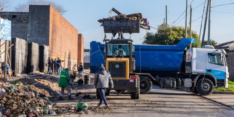 LANÚS GOBIERNO COMENZÓ NUEVAS OBRAS EN LAS INMEDIACIONES DEL CEMENTERIO MUNICIPAL