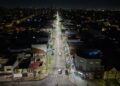 LANÚS GOBIERNO CONTINÚA CON LAS TAREAS DE REPOTENCIACIÓN DE LUMINARIAS SOBRE LA AVENIDA EVA PERÓN