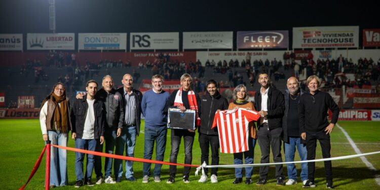 LANÚS GOBIERNO INAUGURÓ EL NUEVO SISTEMA LUMÍNICO DEL ESTADIO DEL CLUB TALLERES
