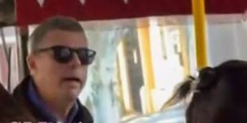 Indignación en la línea 100: Cuando la falta de empatía viaja en transporte público