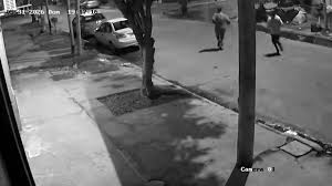 Violencia sin freno en Lanús: apuñalaron a un chofer de aplicación de 74 años y lucha por su vida