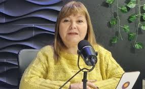 «La situación de Adorni es insostenible, se tiene que retirar»