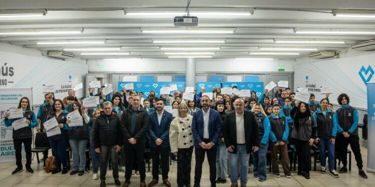 LANÚS GOBIERNO OTORGÓ CERTIFICADOS A LAS Y LOS AGENTES DEL CENTRO DE MONITOREO MUNICIPAL QUE FUERON CAPACITADOS POR EL INSTITUTO UNIVERSITARIO VUCETICH