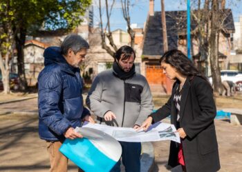 LANÚS GOBIERNO INICIÓ LA OBRA DE PUESTA EN VALOR DE LA PLAZA JOSÉ HERNÁNDEZ EN REMEDIOS DE ESCALADA