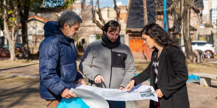 LANÚS GOBIERNO INICIÓ LA OBRA DE PUESTA EN VALOR DE LA PLAZA JOSÉ HERNÁNDEZ EN REMEDIOS DE ESCALADA