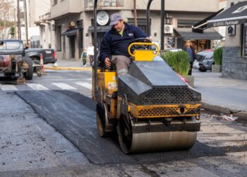 LANÚS GOBIERNO SIGUE CON EL DESARROLLO DEL PLAN DE PAVIMENTACIÓN 2026 – 2027