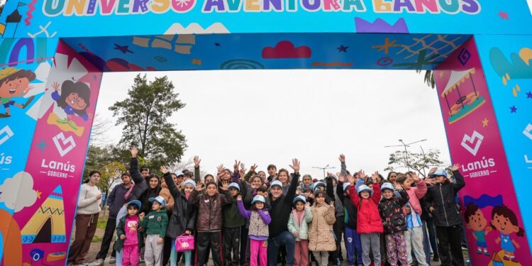 JULIÁN ÁLVAREZ ENCABEZÓ LA APERTURA DEL PARQUE “UNIVERSO AVENTURA LANÚS” PARA LAS VACACIONES DE INVERNO