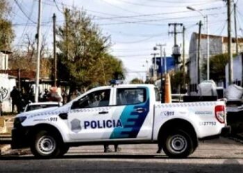 Violento robo en Remedios de Escalada: delincuentes golpearon brutalmente a un vecino y escaparon en su Mercedes Benz