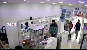 ROBO A UNA JOYERÍA EN PLENO CENTRO DE LANÚS: DELINCUENTES ACTUARON A METROS DE PATRULLEROS Y UNA GARITA VACÍA