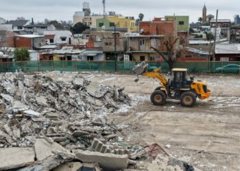 LANÚS GOBIERNO AVANZA CON LAS OBRAS DEL NUEVO POLIDEPORTIVO EN EL BARRIO LA MAQUINITA 