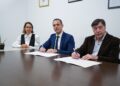 JULIÁN ÁLVAREZ Y EL RECTOR DE LA UNDAV FIRMARON UN CONVENIO PARA IMPLEMENTAR EL PLAN CURRICULAR DEL PRIMER CICLO DE FORMACIÓN DE LA NUEVA ESCUELA DE POLICÍA DE PREVENCIÓN MUNICIPAL DE LANÚS