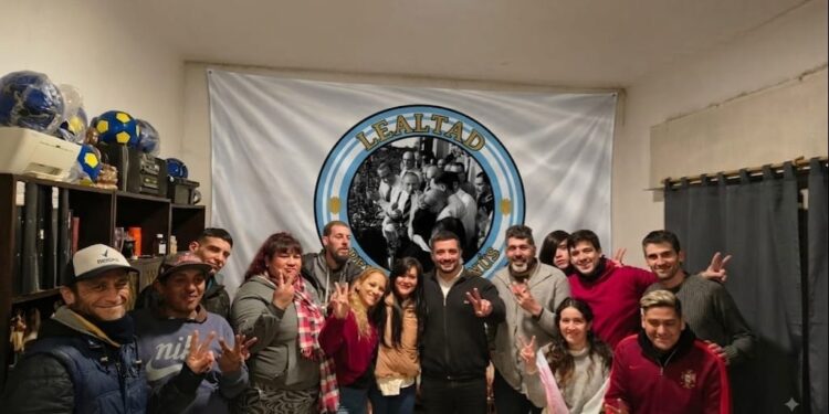 AGUSTÍN BALLADARES Y NOELIA CLAURE: EL PERONISMO DE LANÚS SE ORGANIZA JUNTO A LOS COMPAÑEROS DE VILLA CARAZA PARA ENFRENTAR LA CRISIS