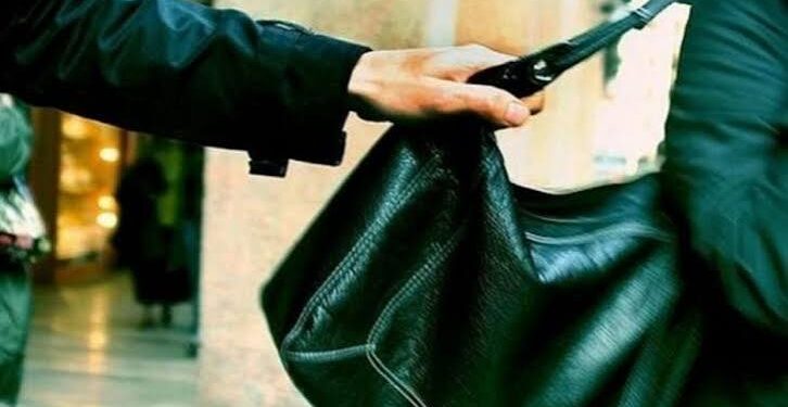 Violento robo en Valentín Alsina: otra vecina víctima de la inseguridad que golpea a Lanús