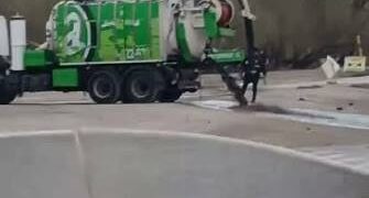 DENUNCIAN QUE CAMIONES MUNICIPALES ARROJAN BARRO CONTAMINADO AL RÍO DE AVELLANEDA