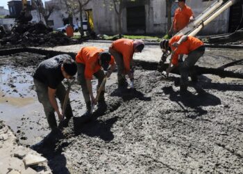 LANÚS GOBIERNO SIGUE CON LAS OBRAS DEL PLAN DE PAVIMENTACIÓN EN EL DISTRITO